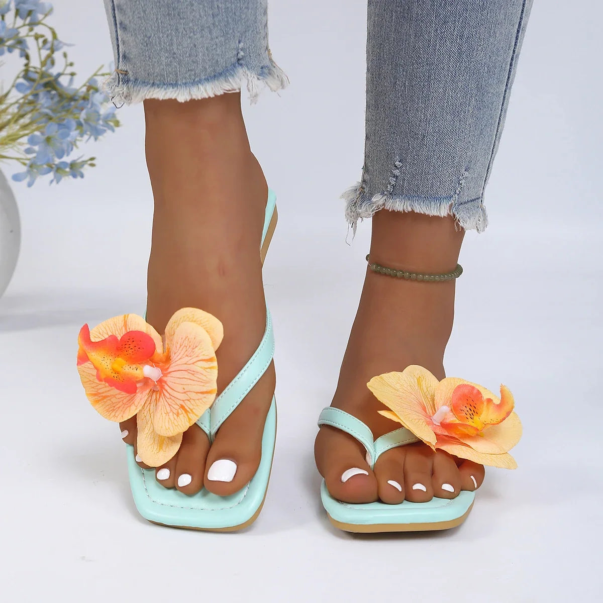 Women Slippers 2026 New Clip Toe Flower Decor Shoes Women Comfort Beach Flip Flops Fashion Square Toe Flat Sandals Slides Women
