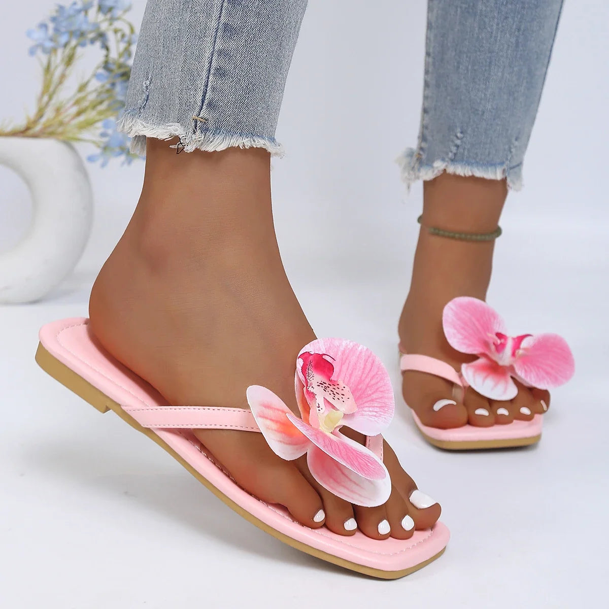 Women Slippers Fashion Square Toe Flat Sandals Slides Women Clip Toe Flower Decor Summer Shoes Women Comfort Beach Flip Flops