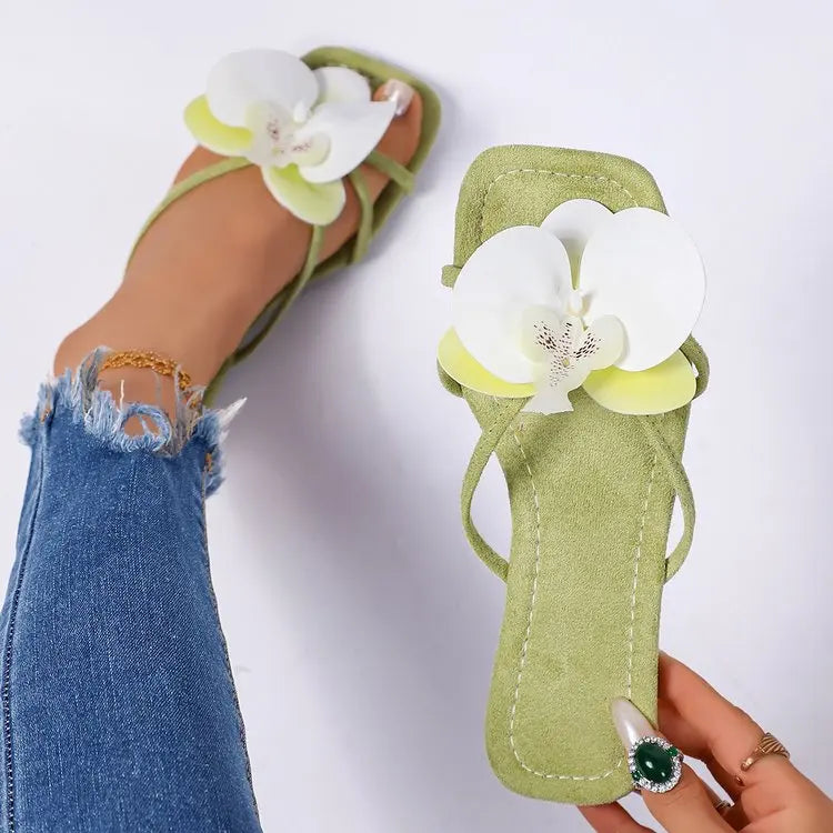 Clip Toe Flower Decor Summer Slippers for Women White Comfort Non Slip Beach Flip Flops Woman Fashion Square Toe Flat Sandals