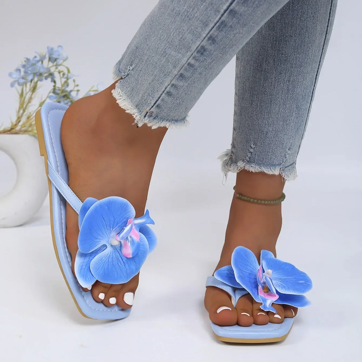 Women Slippers 2026 New Clip Toe Flower Decor Shoes Women Comfort Beach Flip Flops Fashion Square Toe Flat Sandals Slides Women
